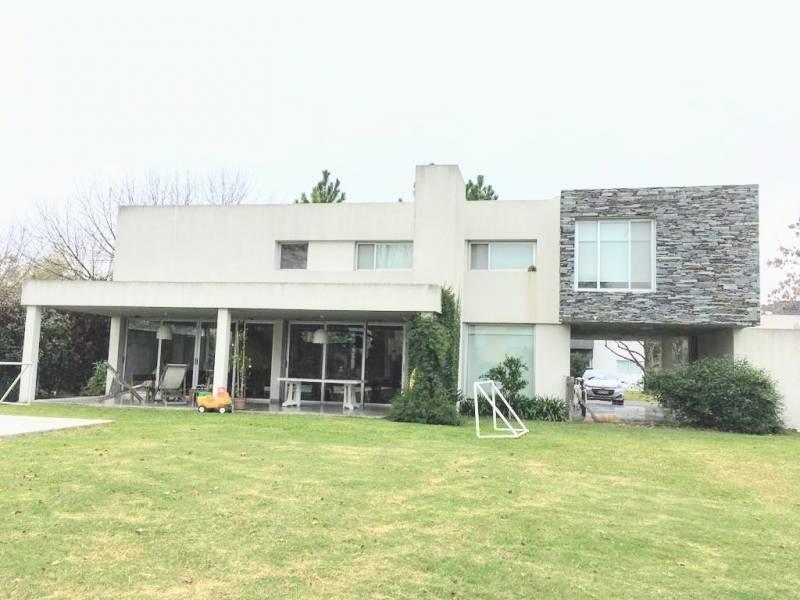 #2057924 | Sale | House | Santa Ana (Vega Negocios Inmobiliarios)