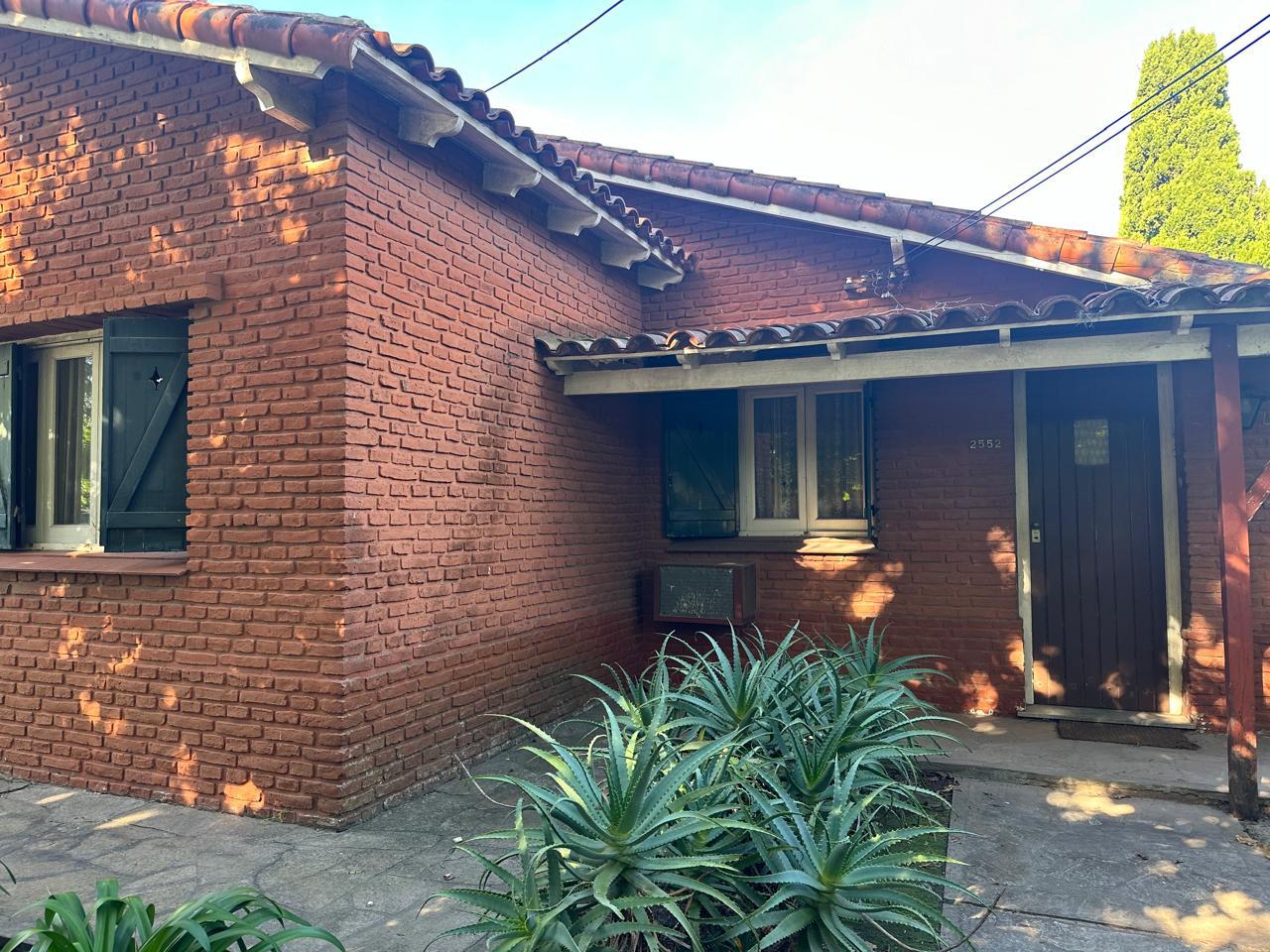 #5039633 | Venta | Casa | Manuel B Gonnet (Otero Rossi & Cía Inmobiliaria)