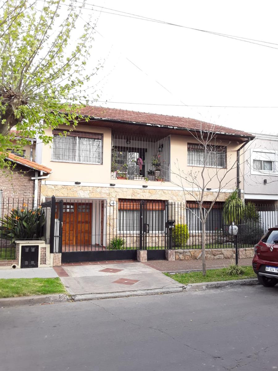 #4958658 | Venta | Casa | Adrogue (Cecilia Savino Propiedades)