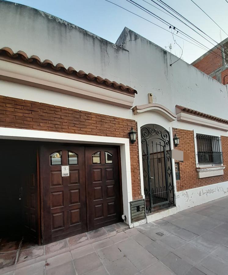 #3758244 | Venta | Casa | Centro De Lujan (Ponce Propiedades)