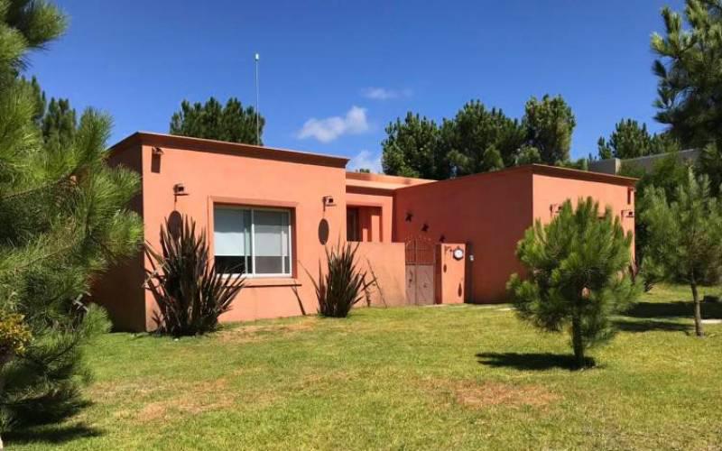 #2514655 | Venta | Casa | Costa Esmeralda (Gaspar Zaputovich Propiedades)