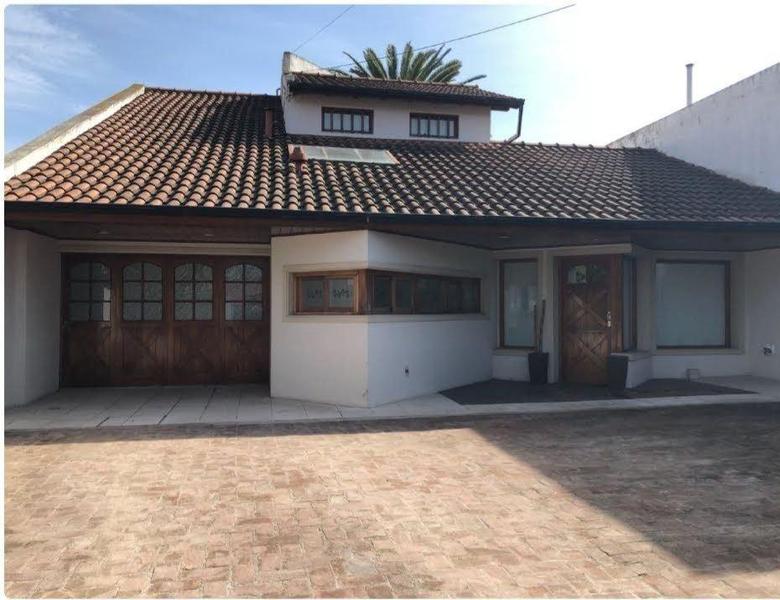 #3226899 | Venta | Casa | Mar Del Plata (Berengeno)