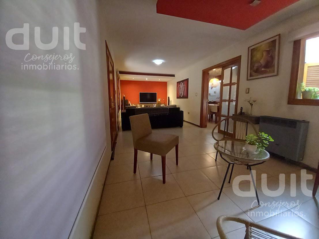 #5163067 | Venta | Casa | Alejandro Centeno (Duit Propiedades)