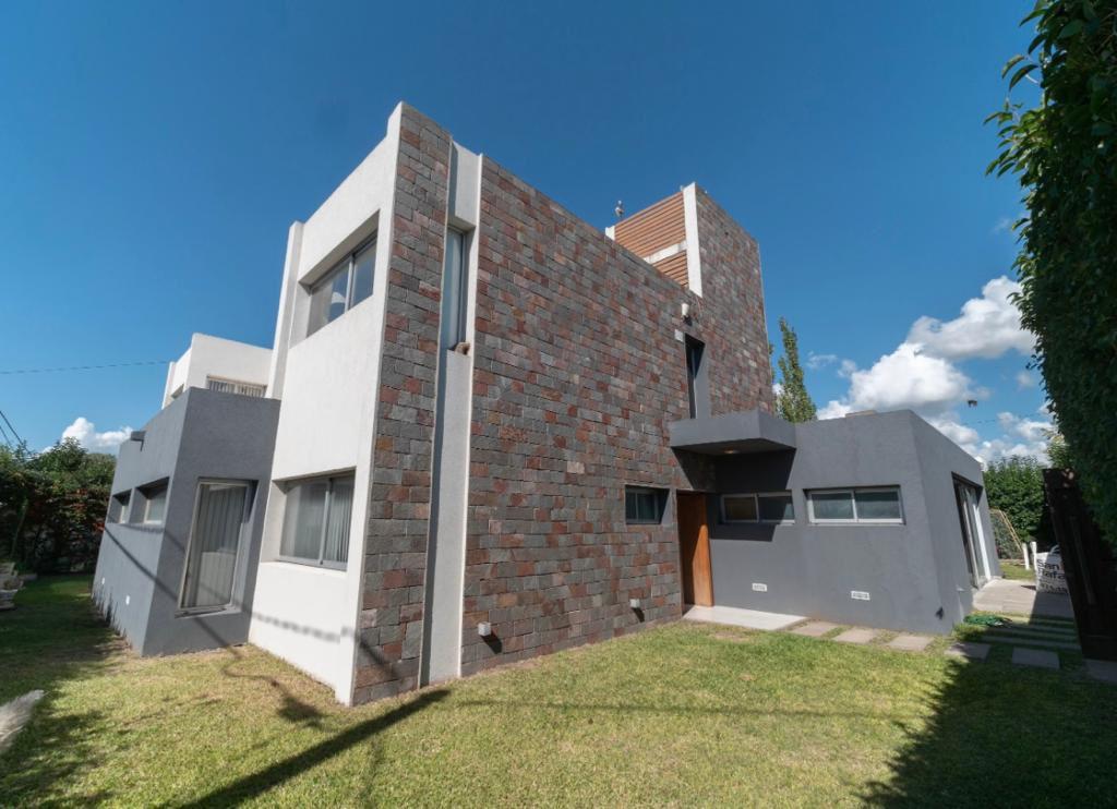 #4517529 | Venta | Casa | Joaquin Gorina (María Sol Bologna Bienes Raíces)