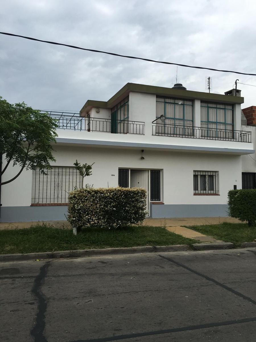 #4974137 | Venta | Casa | Adrogue (Marisa Riccieri Propiedades)