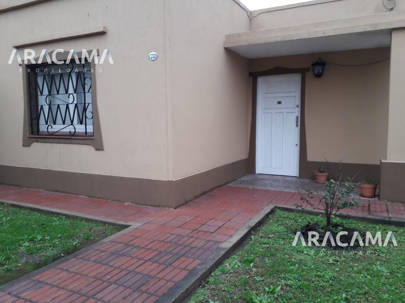 #4930493 | Venta | Casa | Luis Guillon (Aracama Propiedades)