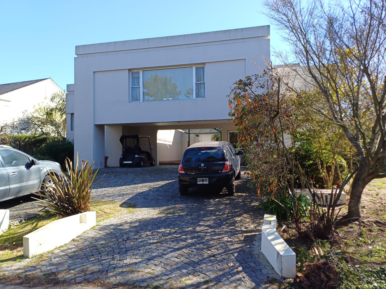 #4409719 | Sale | House | Abril Club De Campo (Carina D´Amato)