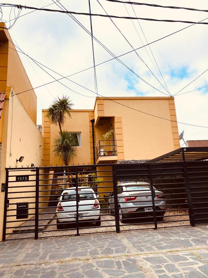 #4305899 | Venta | PH | Banfield (Caizza Propiedades)