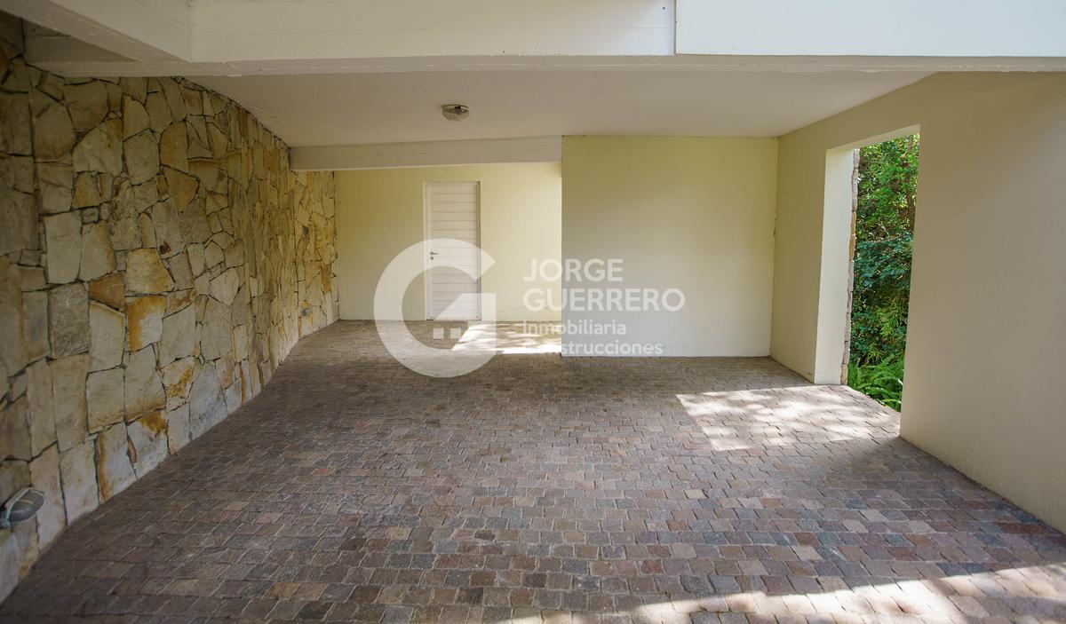 #724198 | Alquiler | Casa | Carilo (Jorge Guerrero Inmobiliaria Construcciones)
