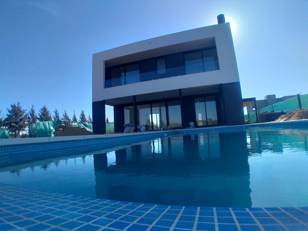 #5010727 | Venta | Casa | Canal 8 (MANSION PROPIEDADES)