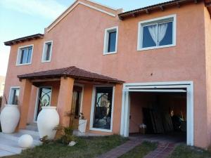 #397771 | Venta | Casa | Valle Escondido (Inmobiliaria Becker)