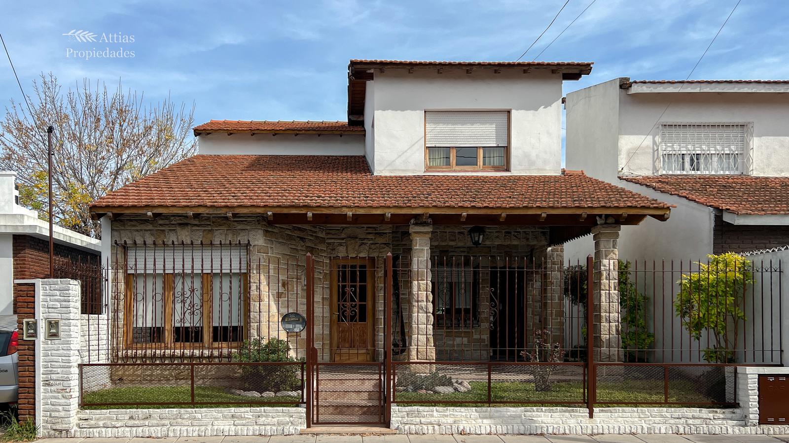 #4069837 | Venta | Casa | Villa Sarmiento (Attias Propiedades)