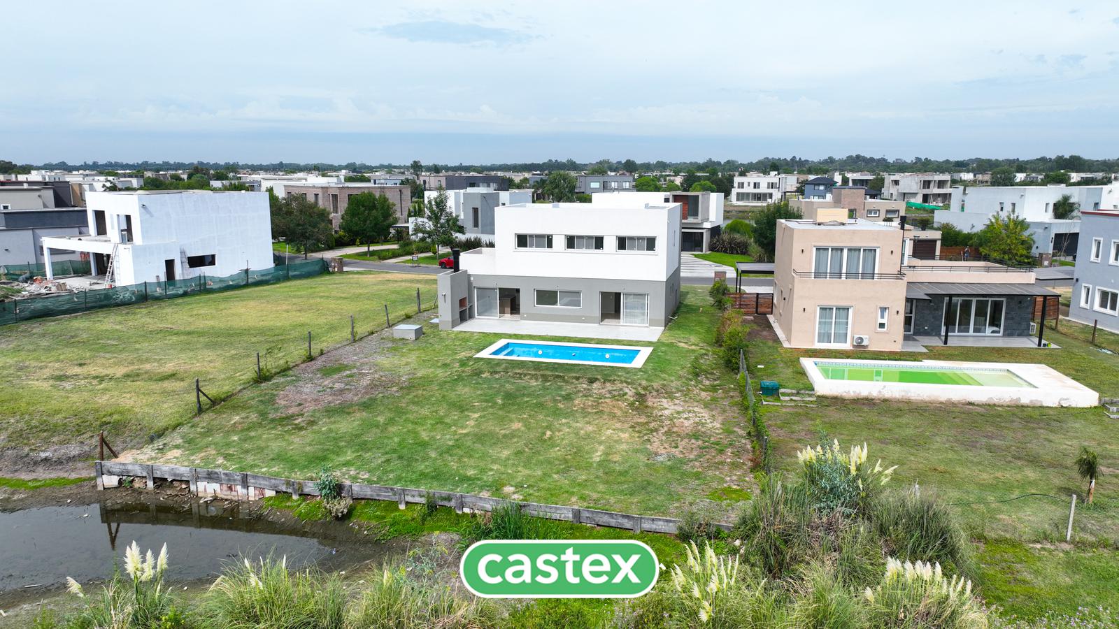 #4960787 | Venta | Casa | El Canton (Castex Tigre)