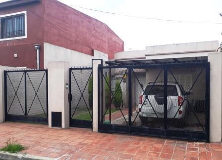 #869748 | Venta | Casa | Temperley (Fandiño Propiedades)