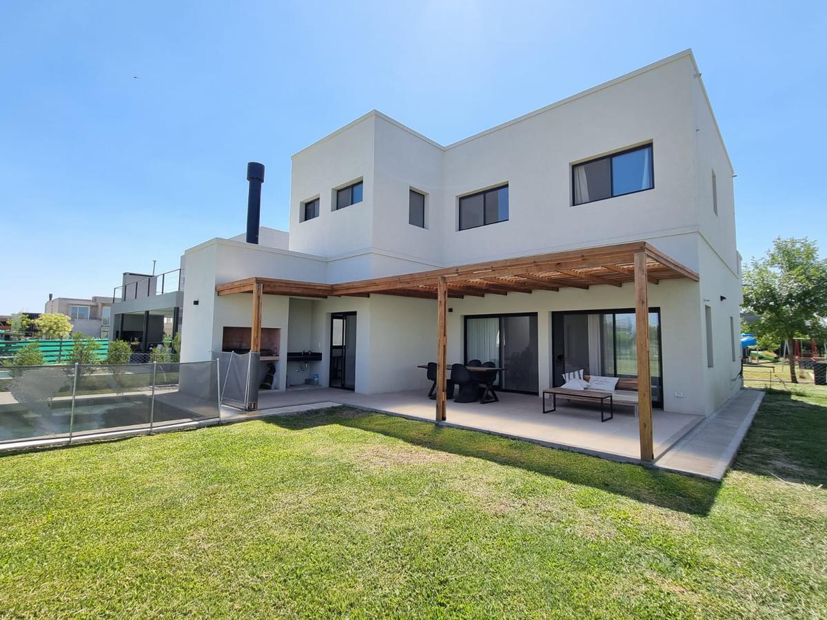 #3851661 | Venta | Casa | Puertos del Lago (Narvaez & Cia.)