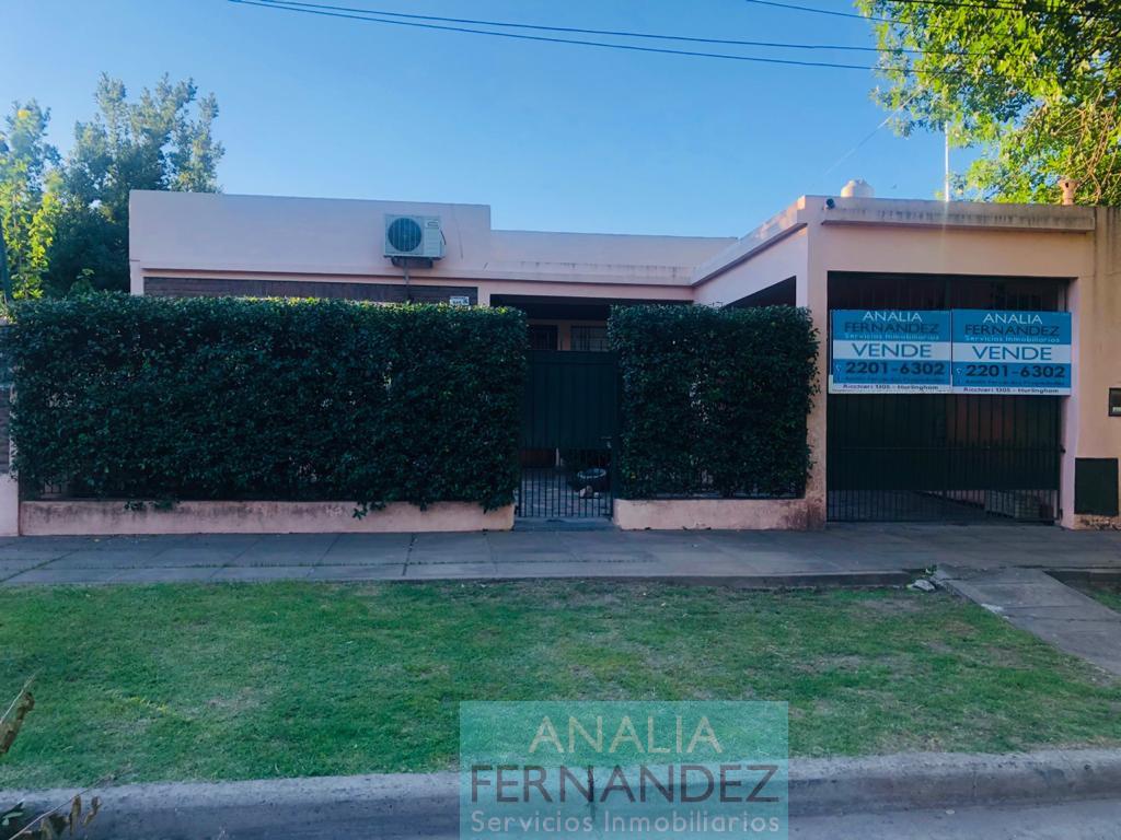 #1819778 | Venta | Casa | Hurlingham (Analía Fernández Servicios Inmobiliarios)