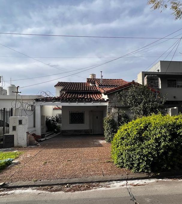 #4520718 | Venta | Casa | Castelar Norte (EDUARDO J. CARFI Propiedades)