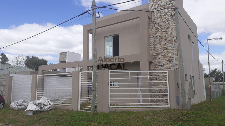 #2391378 | Venta | Casa | Arturo Segui (Alberto Dacal)