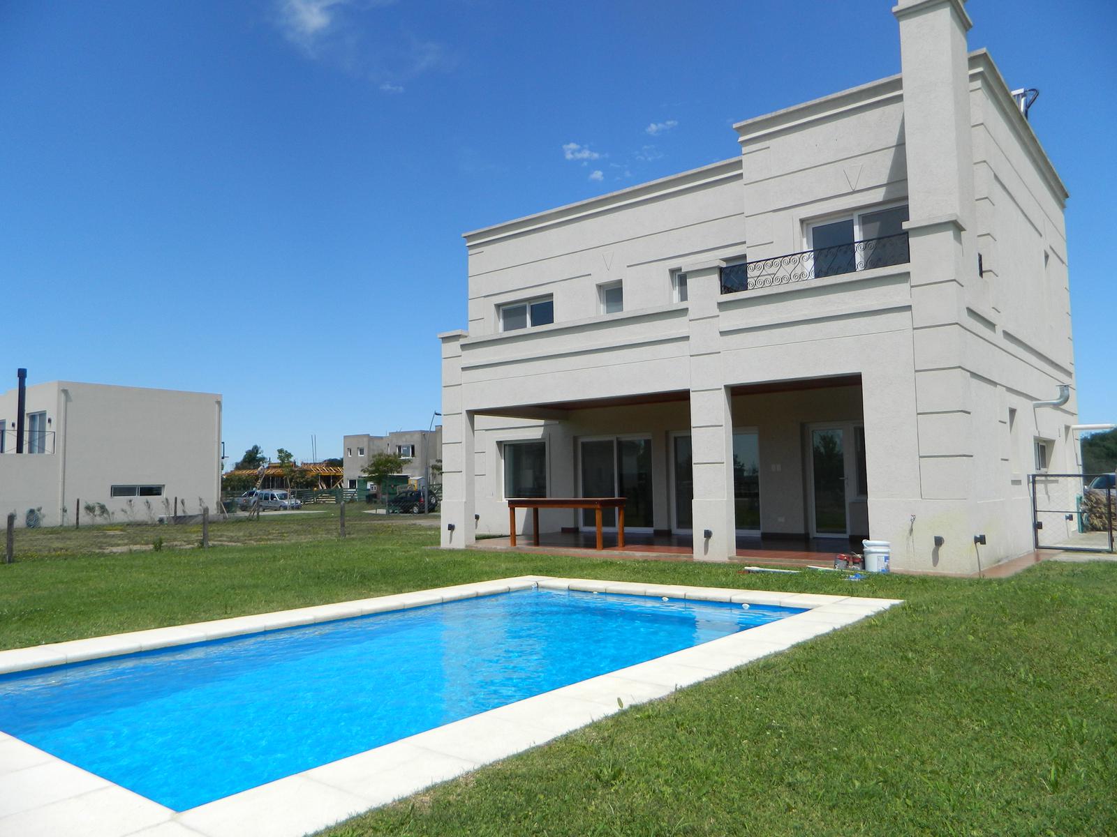 #4701370 | Alquiler | Casa | Acacias Blancas (Castelli Group Propiedades)