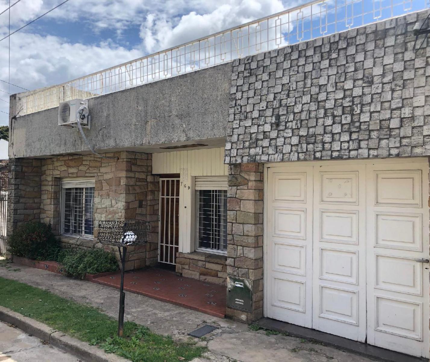 #2295983 | Venta | Casa | Bernal (Estudio Yacoub)