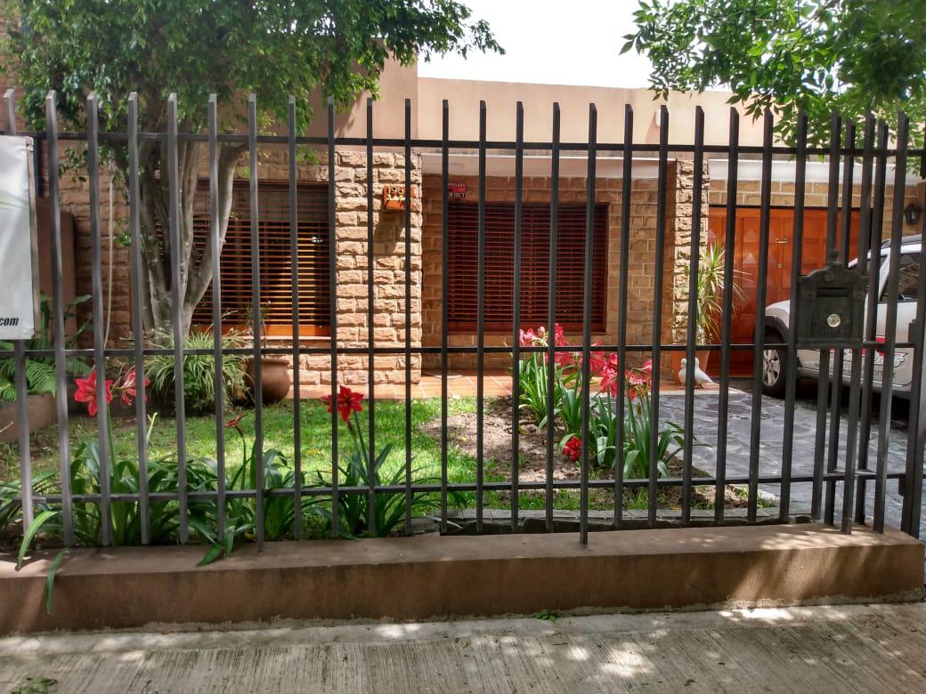 #3726326 | Sale | House | Castelar (Claudio Pramparo Estudio Inmobiliario)