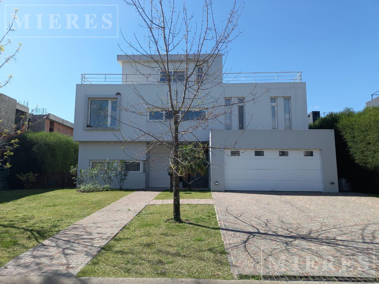 #4850271 | Sale | House | El Yacht (Mieres Propiedades)