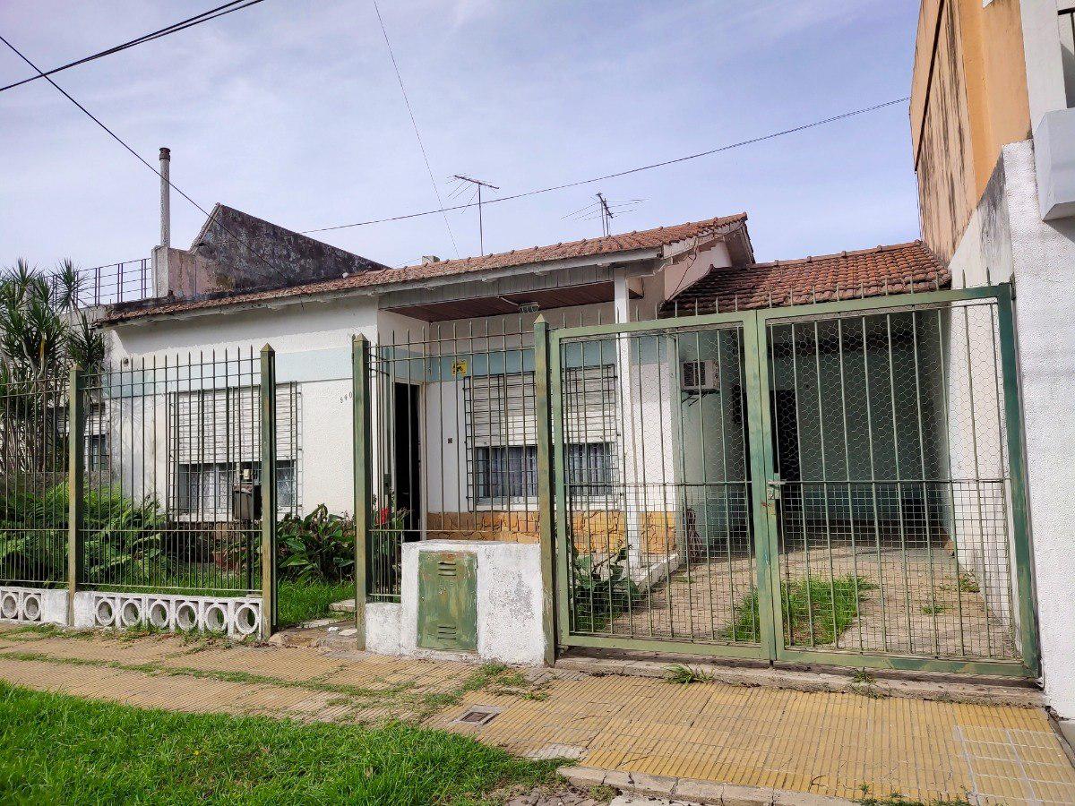 #3144205 | Venta | Casa | Castelar (Estudio Yacoub)