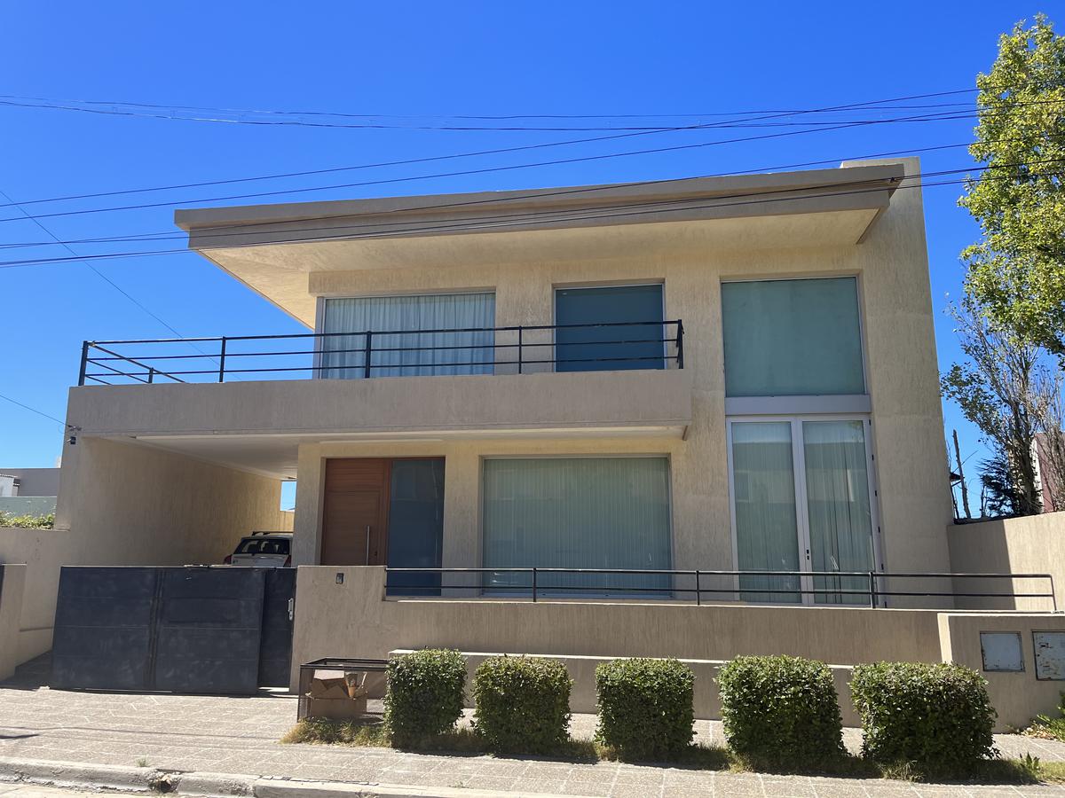 #3585959 | Venta | Casa | Avenida (Inmobiliaria Comodoro Sociedad Anonima)