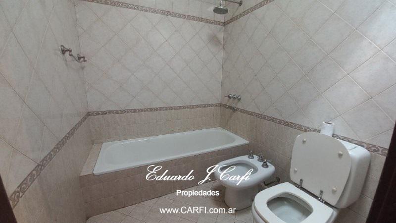 #2503034 | Venta | Casa | Castelar Norte (EDUARDO J. CARFI Propiedades)