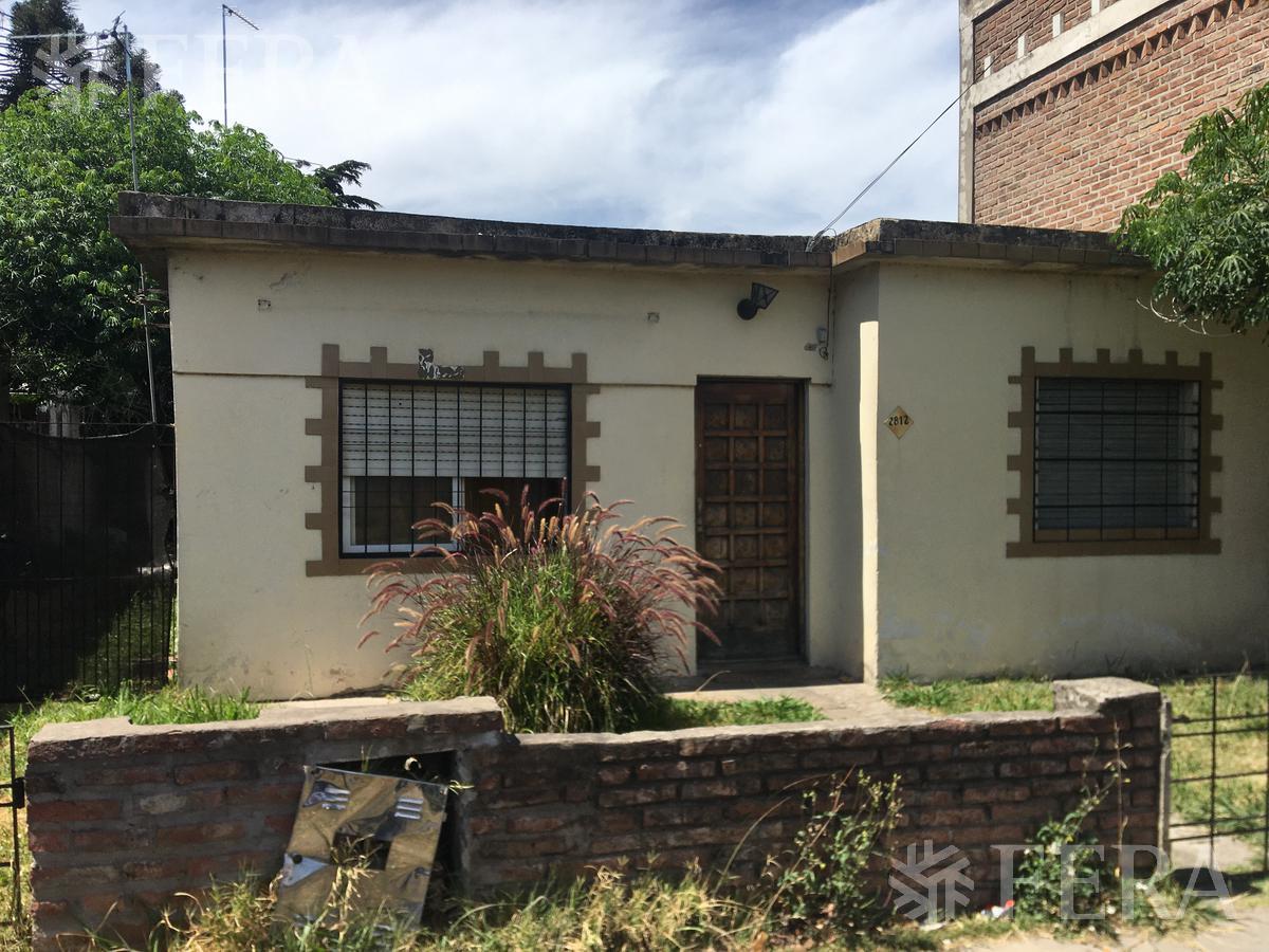 #4111478 | Venta | Casa | Ezpeleta Oeste (Fera y Asociados)