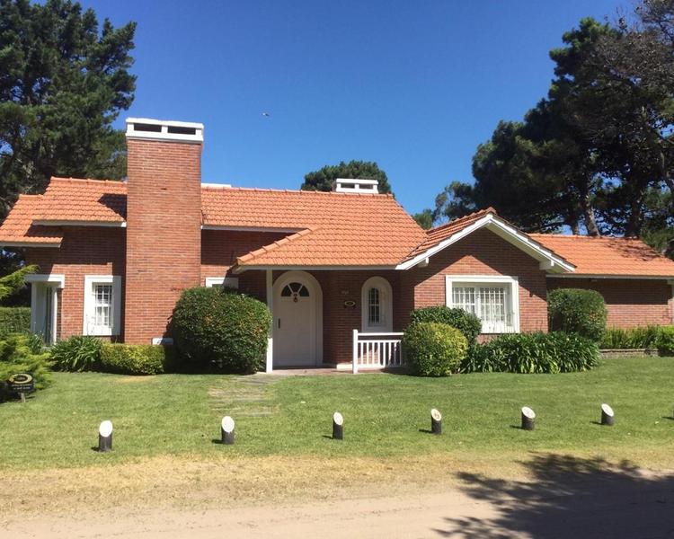 #4265032 | Venta | Casa | Pinamar (INMOBILIARIA MARÍA EUGENIA ASMAR)