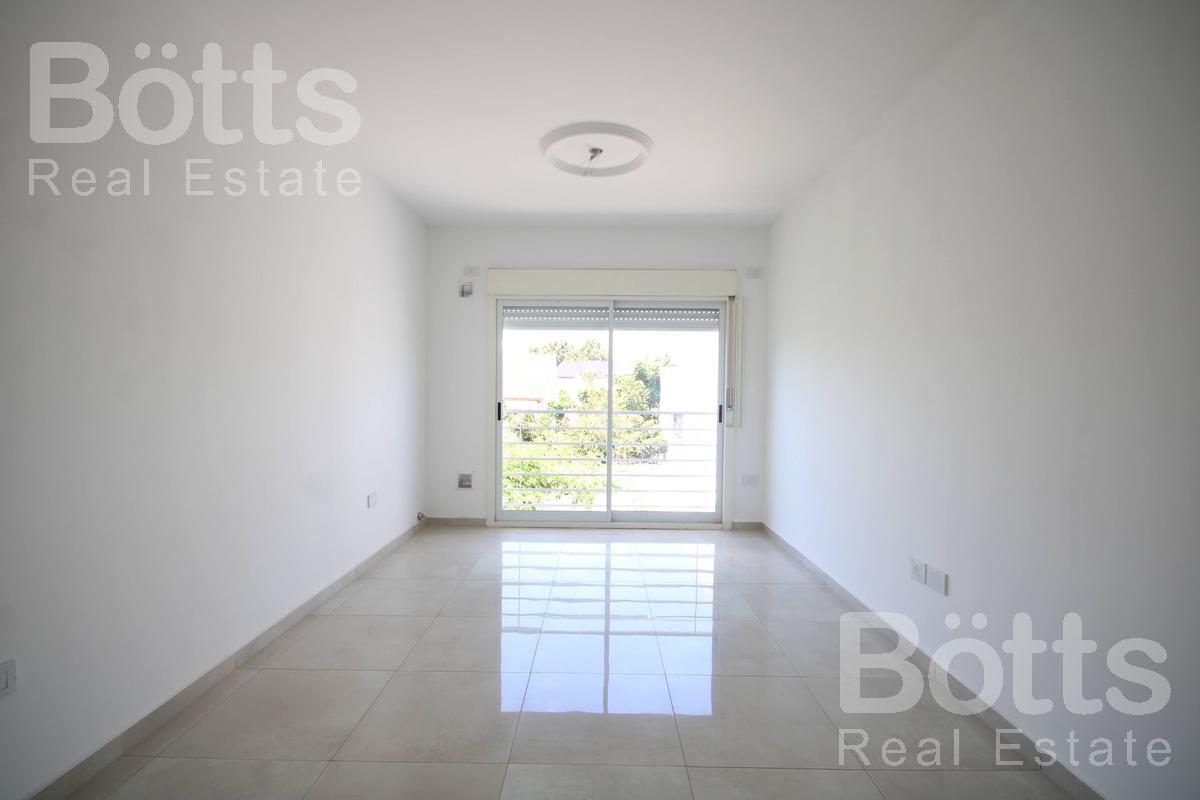 #3883416 | Venta | PH | Villa Real (Bötts Real Estate)