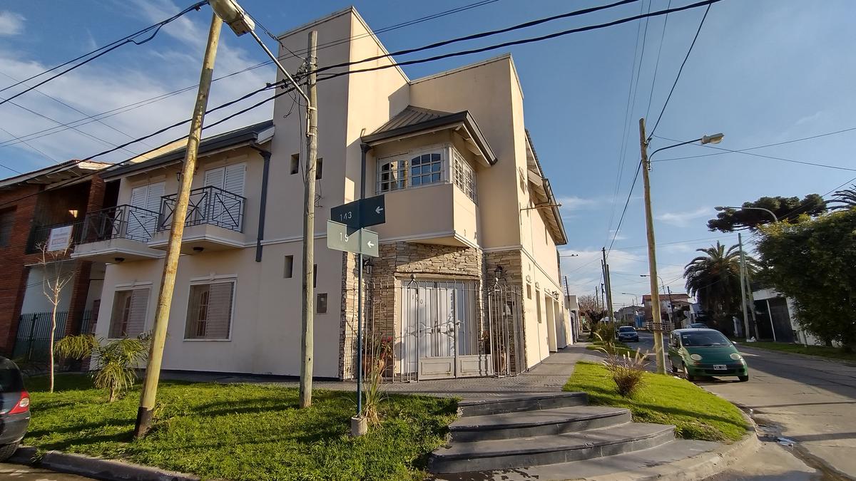 #2221789 | Venta | Casa | Berazategui (SILVIA NUÑEZ Propiedades)