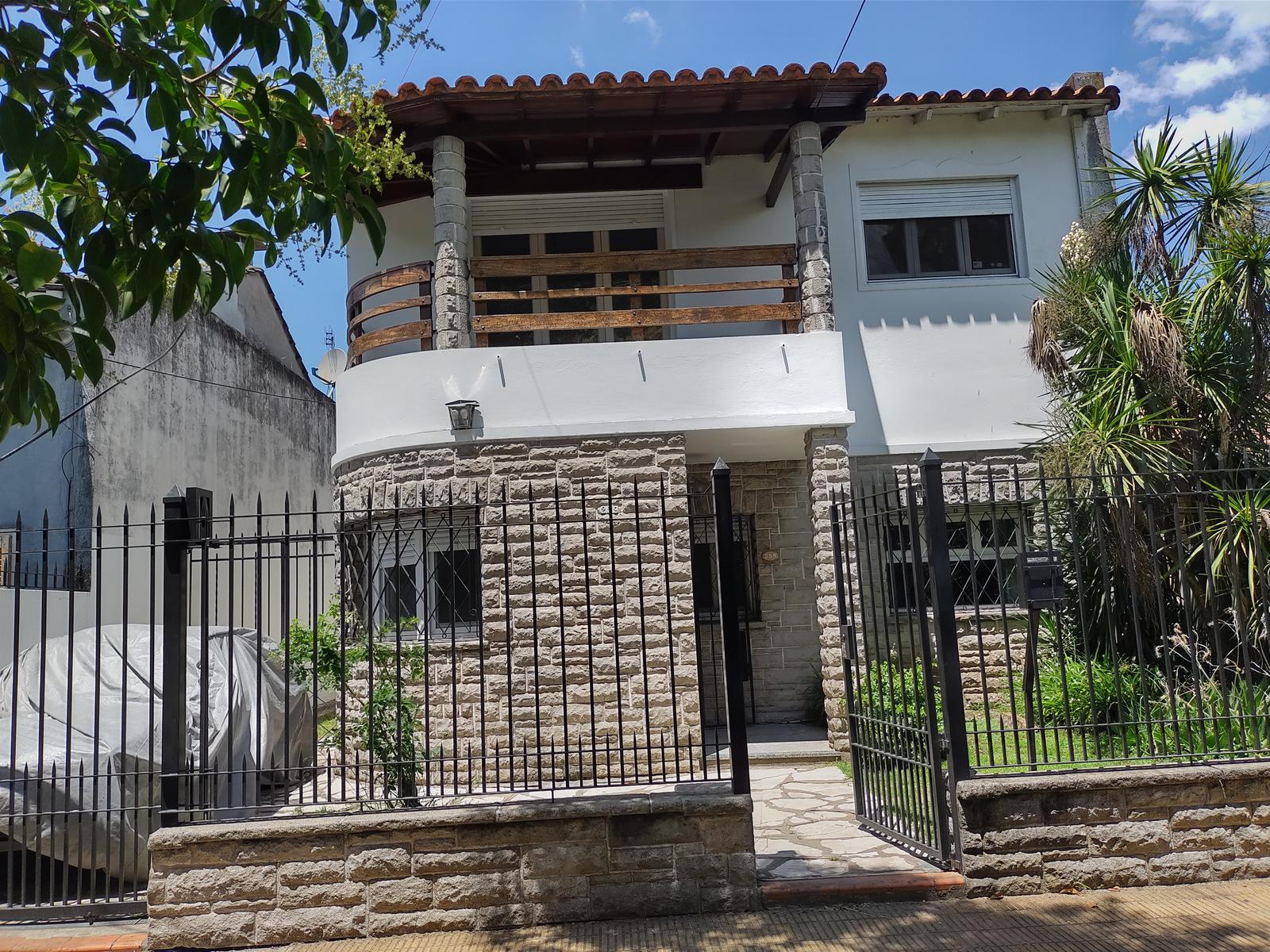 #4827514 | Venta | Casa | Lomas De Zamora (Munno Propiedades)