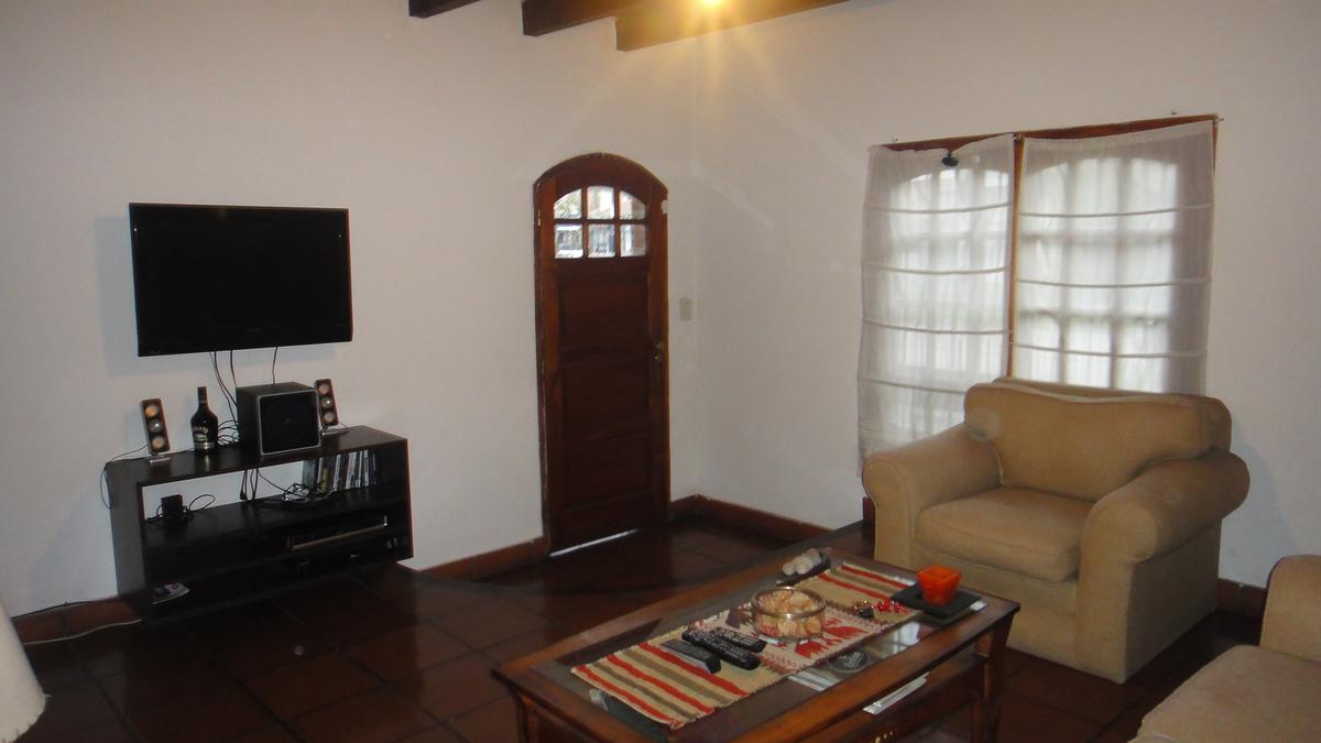 #965345 | Venta | Casa | Adrogue (Marisa Riccieri Propiedades)