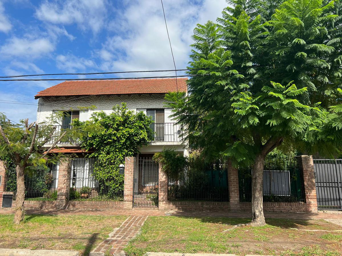 #4227752 | Venta | Casa | Jose Marmol (Marisa Riccieri Propiedades)