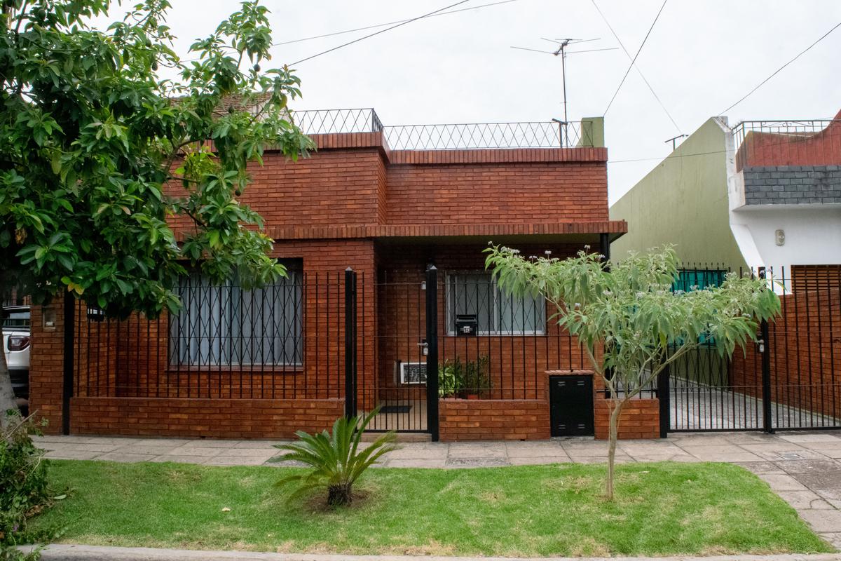 #4234600 | Venta | Casa | Villa Adelina (Bezruk Inmuebles)