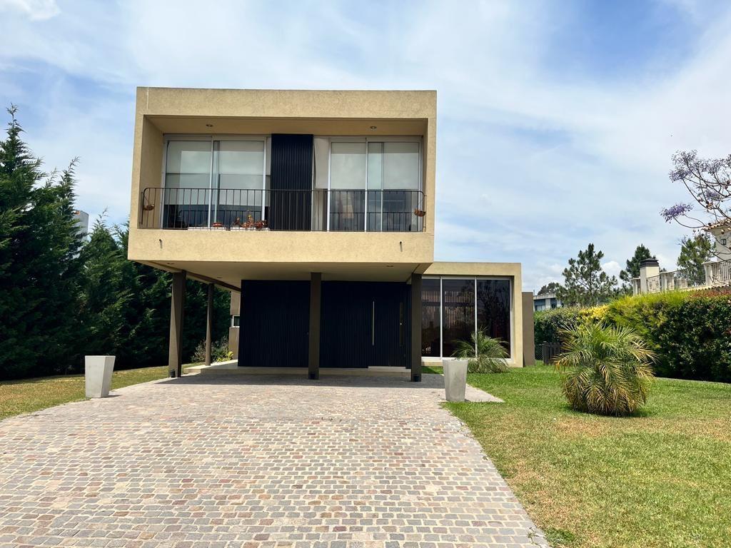 #4328652 | Sale | House | Tristan Suarez (Canedo & Asociados Bienes Raices)