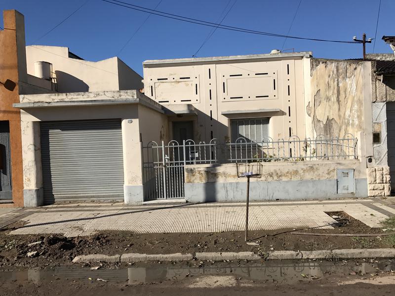 #876661 | Venta | Casa | Remedios De Escalada (Santilli Propiedades)