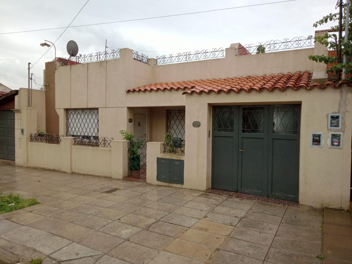 #2328353 | Venta | Casa | Moron (Jorge Martinez Propiedades)