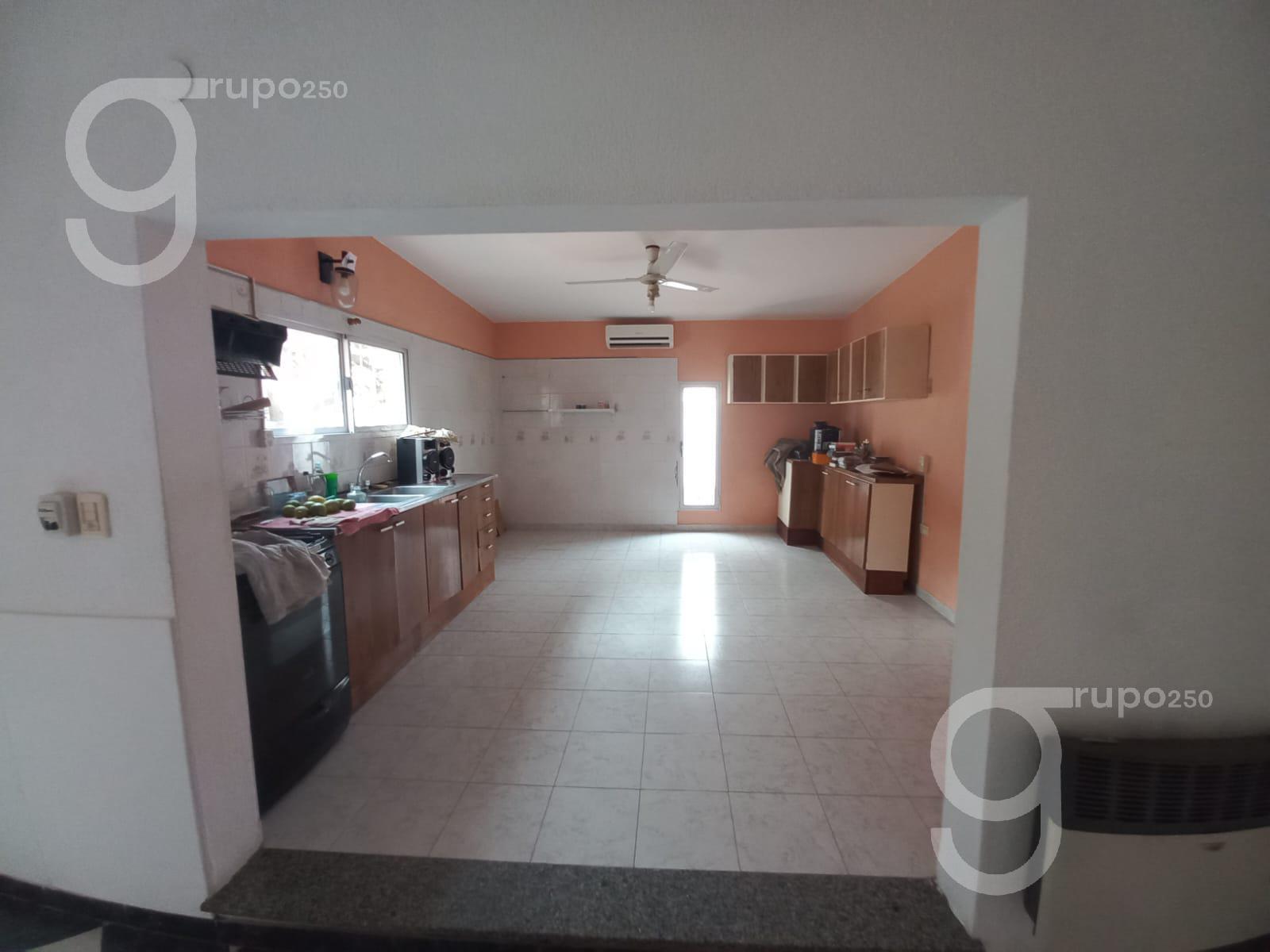 #5166327 | Venta | Casa | Agua De Oro (G250 Propiedades)