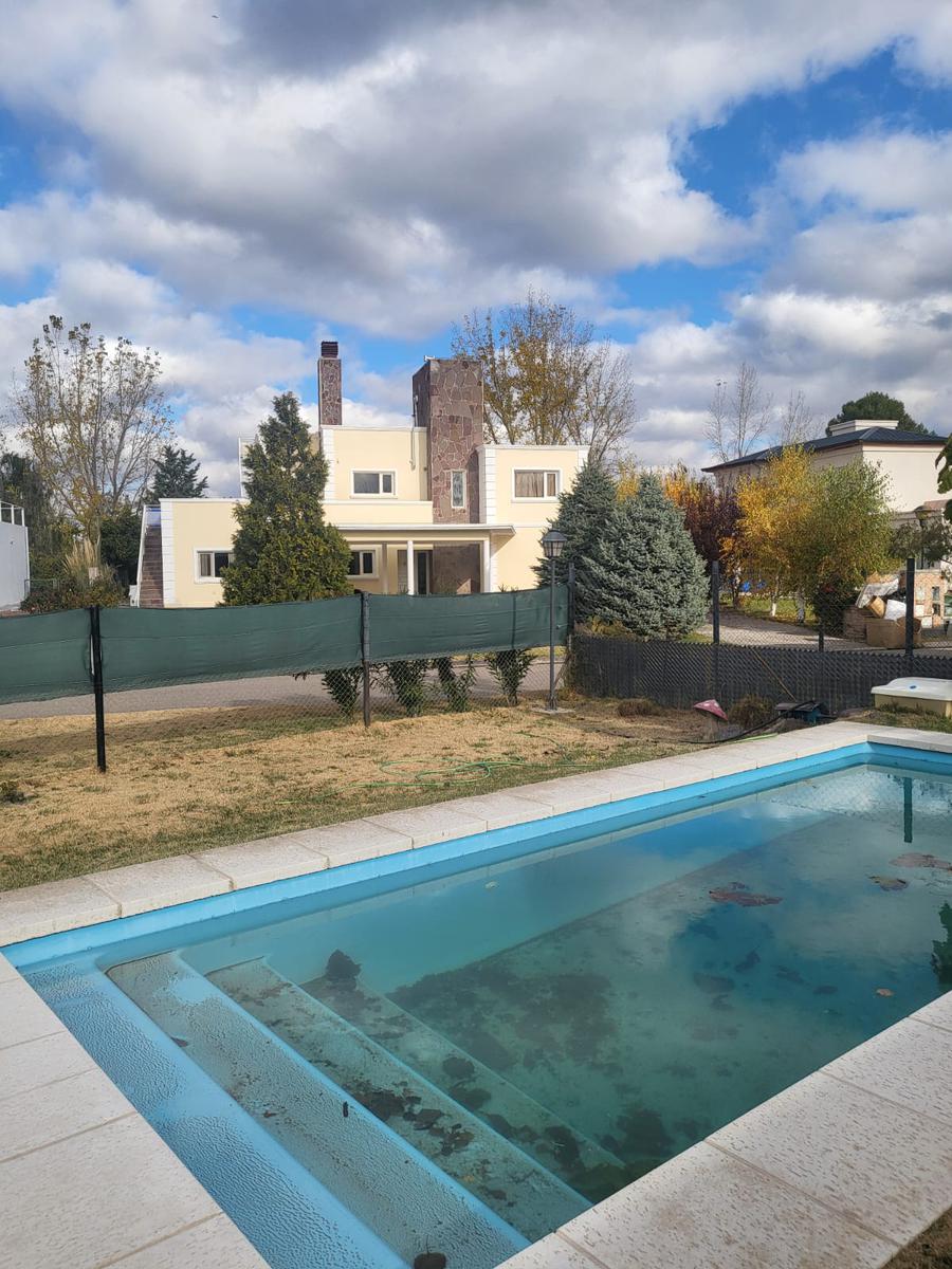 #5121763 | Venta | Casa | Neuquen (QUBO Servicios Inmobiliarios)