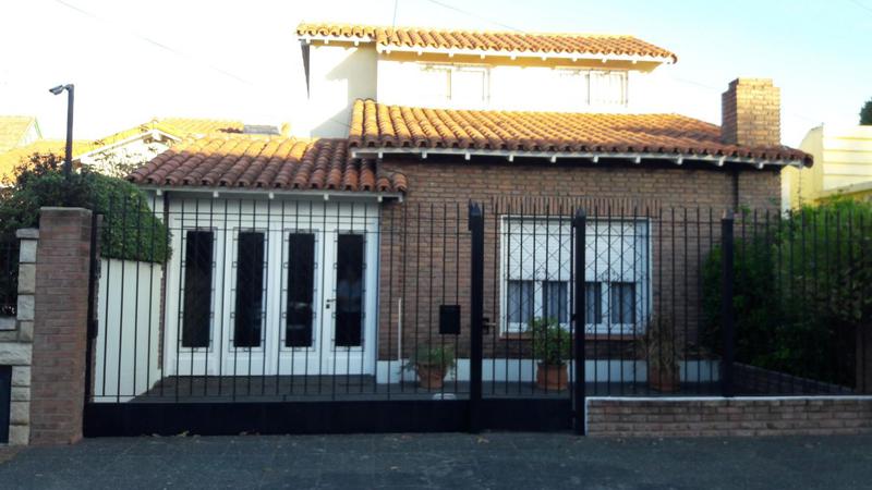 #519797 | Venta | Casa | Temperley (JC DONSANTO PROPIEDADES)