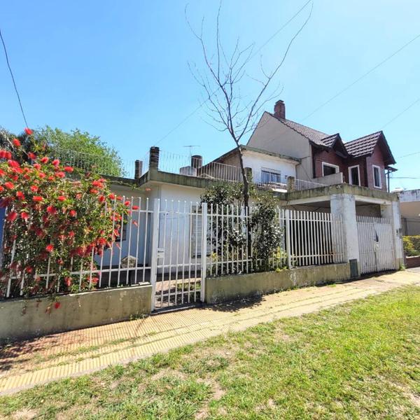 #4365992 | Venta | Casa | Ramos Mejia (Miriam Malizia Negocios Inmobiliarios)