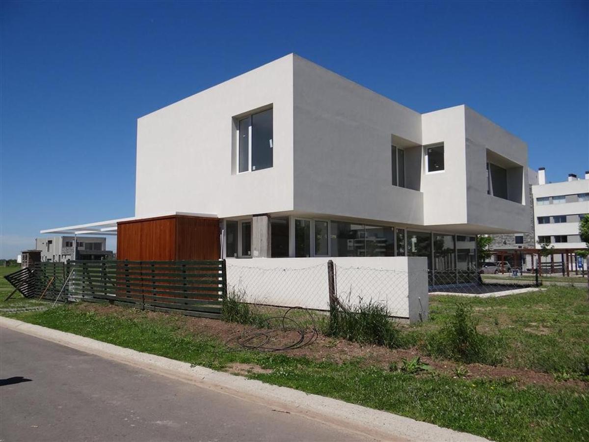 #4140075 | Venta | Casa | Pilar (O'duch)