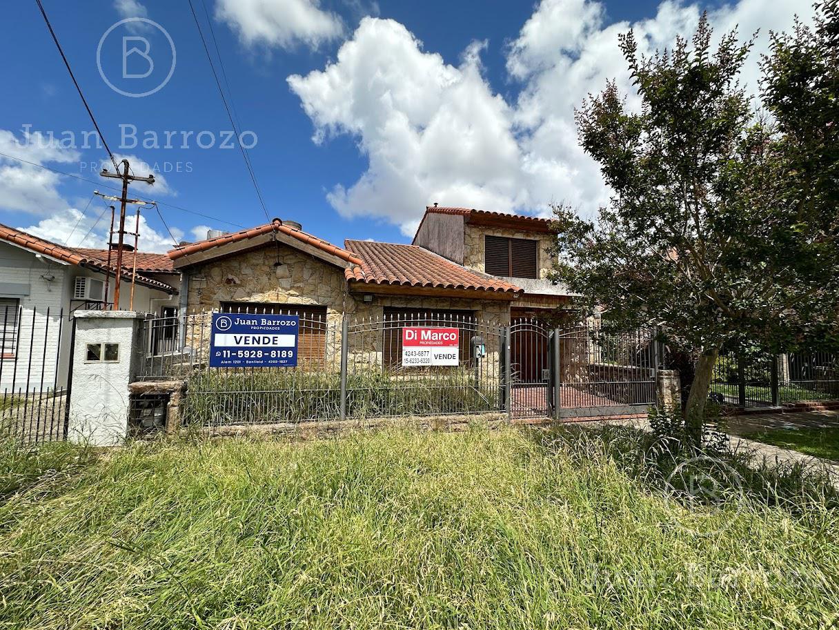 #4839537 | Venta | Casa | Banfield (Juan Barrozo Propiedades)