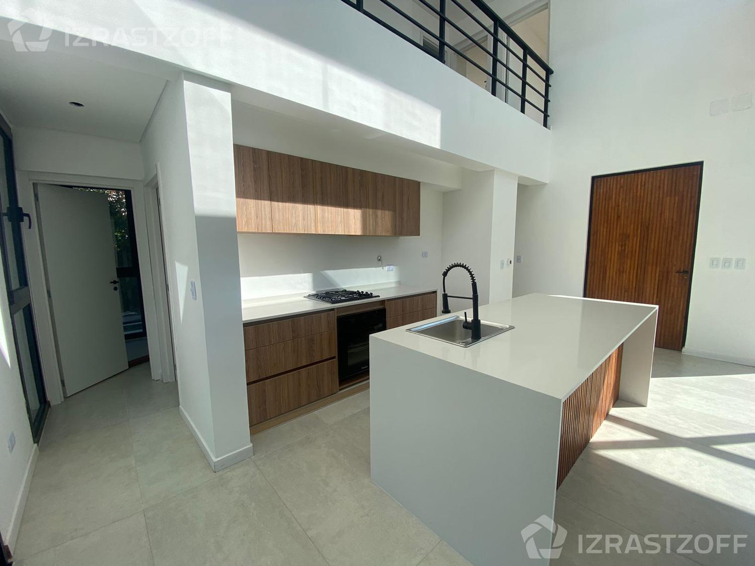 #5126584 | Sale | House | Pilar Del Este (Izrastzoff Agentes Inmobiliarios)