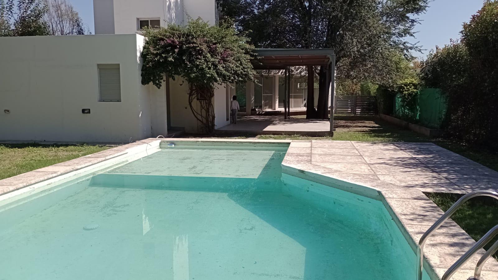 #5048629 | Sale | House | Manantiales (RUÉ Negocios Inmobiliarios)