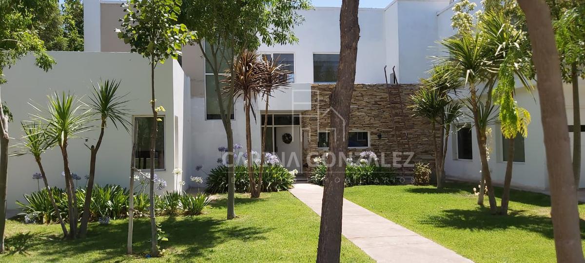 #1803933 | Sale | House | Centenario (Carina Gonzalez - Servicios Inmobiliarios)