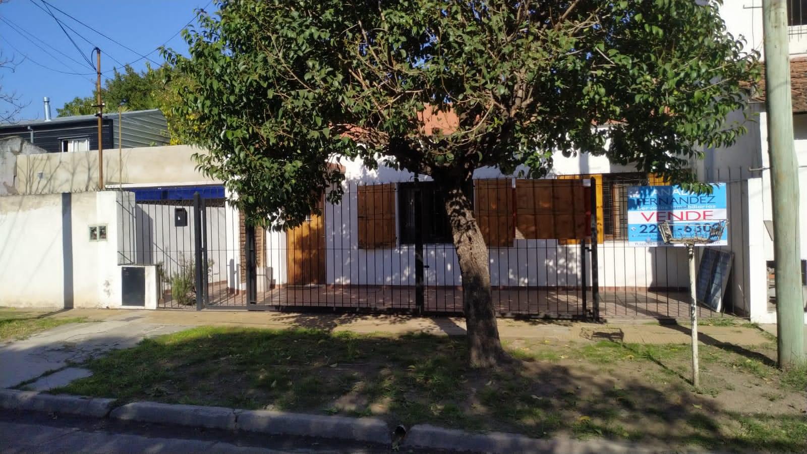 #4057559 | Venta | Casa | Hurlingham (Analía Fernández Servicios Inmobiliarios)